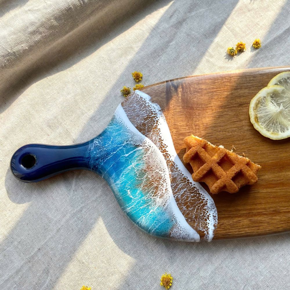 Acacia wood resin cutting board side view showing thickness and wood grain
